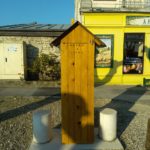 Une nouvelle boîte à livres installée devant la boulangerie