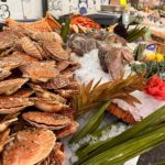 Une poissonnerie sur le marché du jeudi matin