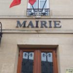 Changement au fronton de la mairie